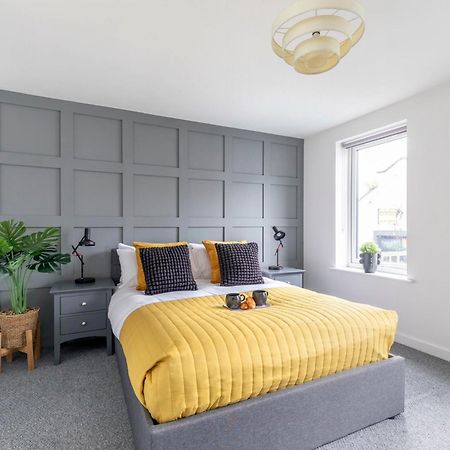 Modern Four Bedroom Four Bathroom Home Cheltenham Exterior foto
