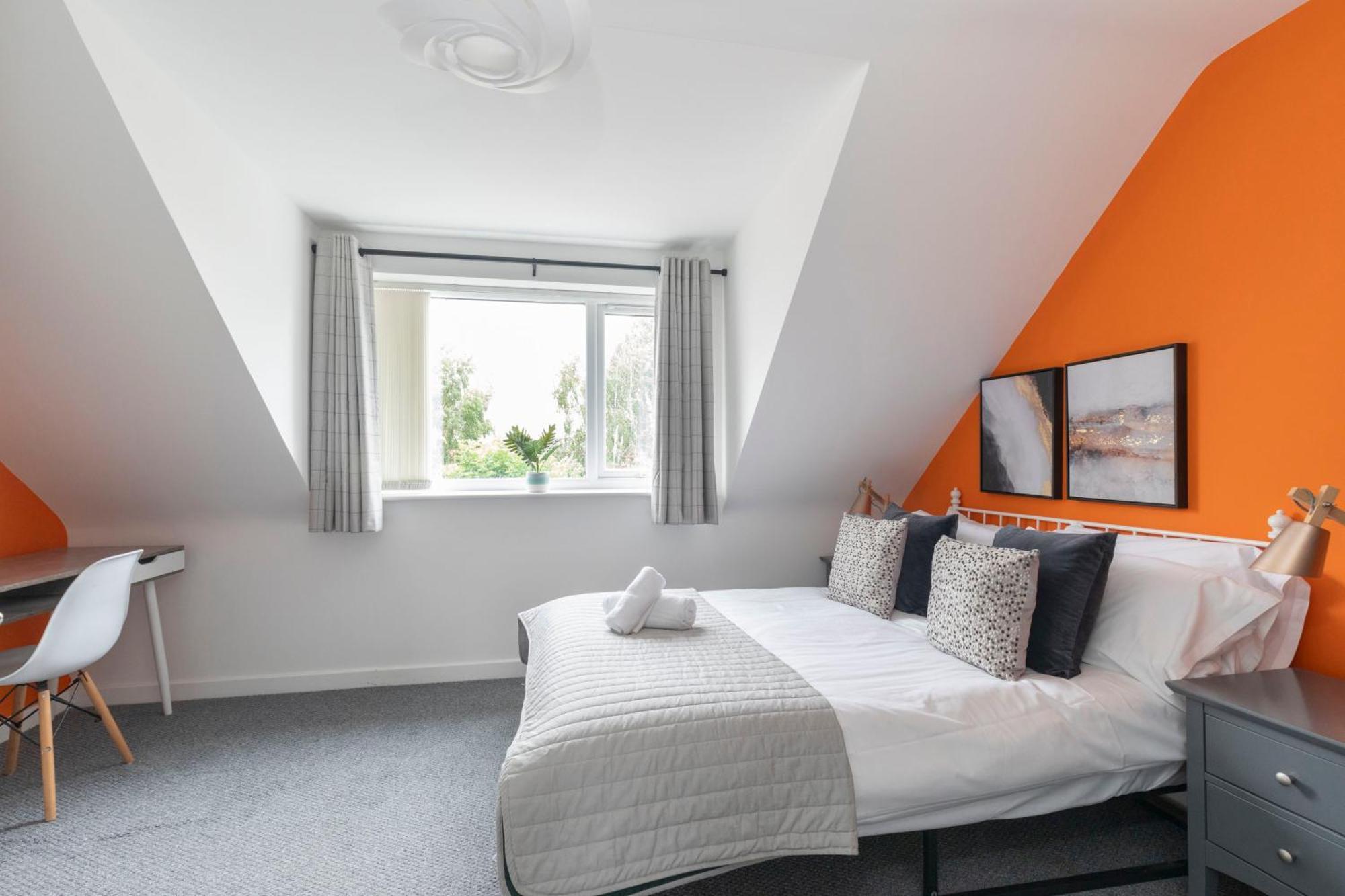 Modern Four Bedroom Four Bathroom Home Cheltenham Exterior foto